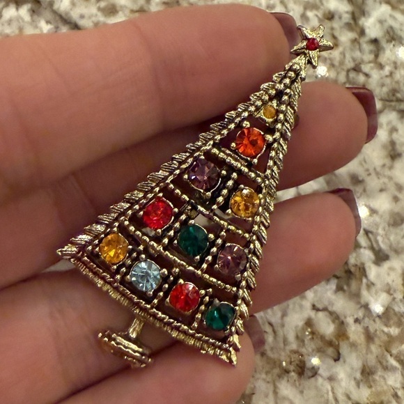Vintage quality Christmas tree brooch adorned in shimmery stones - Picture 4 of 11